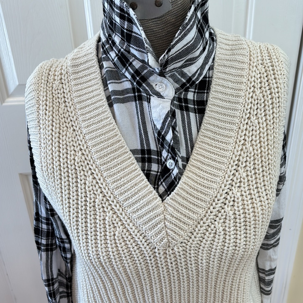 Gap Cream Knit v neck Sweater Vest